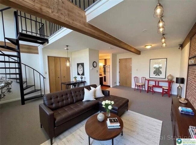 Photo - 101 W Race St