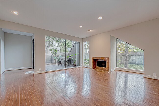 Photo - 316 Litchfield Ln