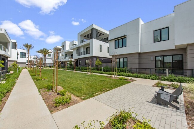 Building Photo - 16250 Stella Cir Rental