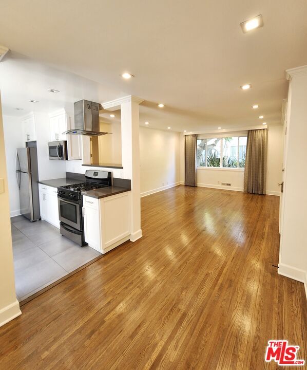 142 San Vicente Blvd