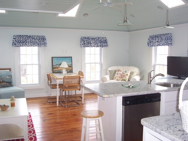 Building Photo - 545 Ocean Rd Rental