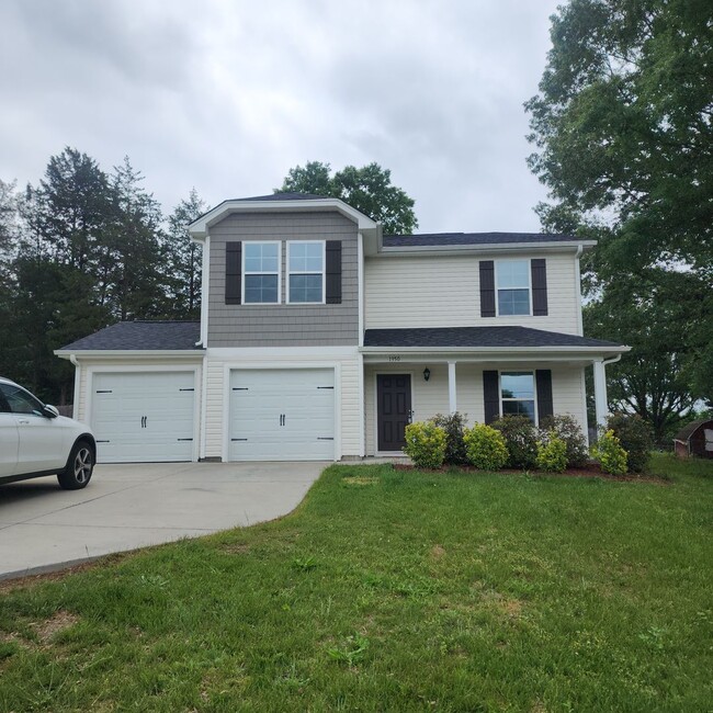 4 Bedroom House with Double Garage FOR REN... - 4 Bedroom House with Double Garage FOR REN...