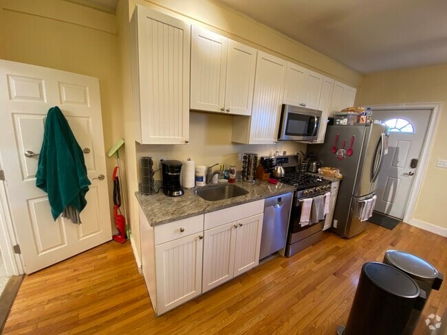 Building Photo - 41 Cross St Unit 1 Rental