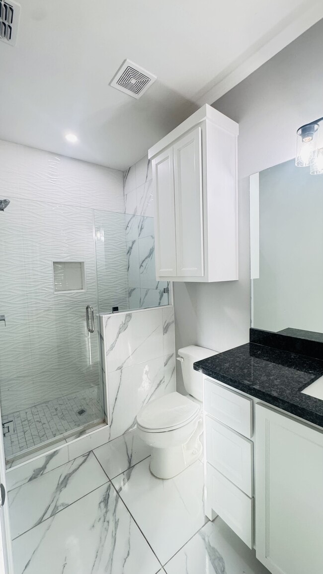 Photo - 1608 W B St