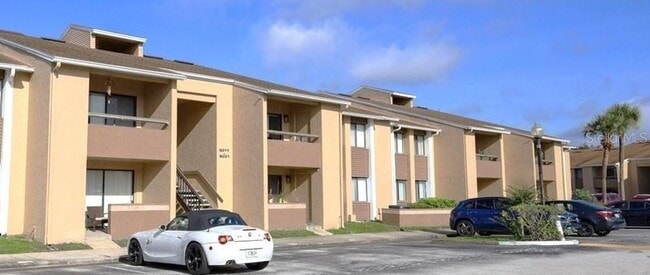 Building Photo - 5057 Vineland Rd Unit 5057