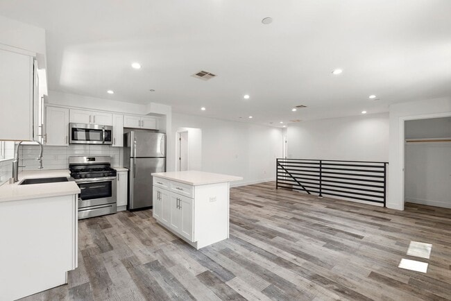 Building Photo - 10853 Hartsook St Unit 10855.5