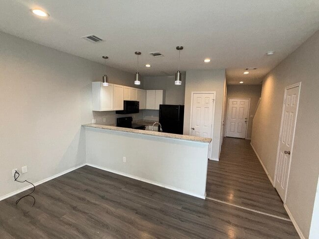 Photo - 6918 Crestway Dr Unit 4