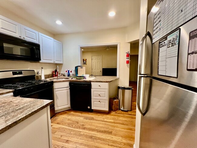 Photo - 62 Egmont St Unit 3