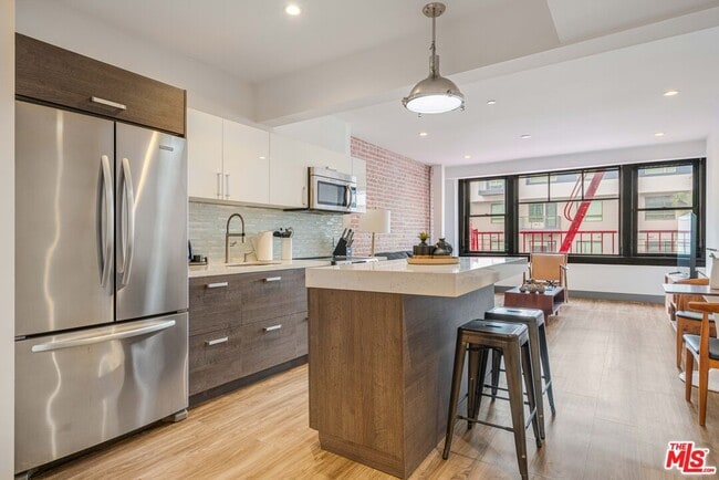 Photo - 932 S Hill St Unit 404