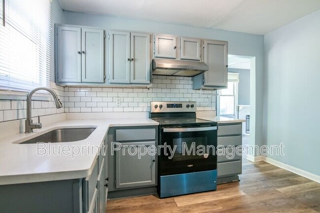 Photo - 208 52nd Pl N