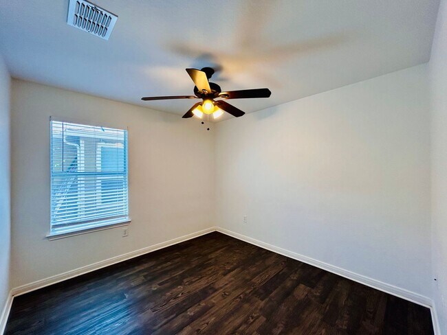 Photo - 4905 Irvine Ln