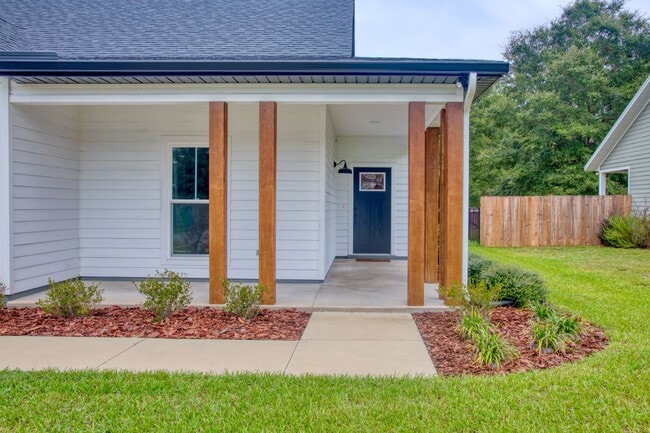 Photo - Elegant Modern Farmhouse in High Springs