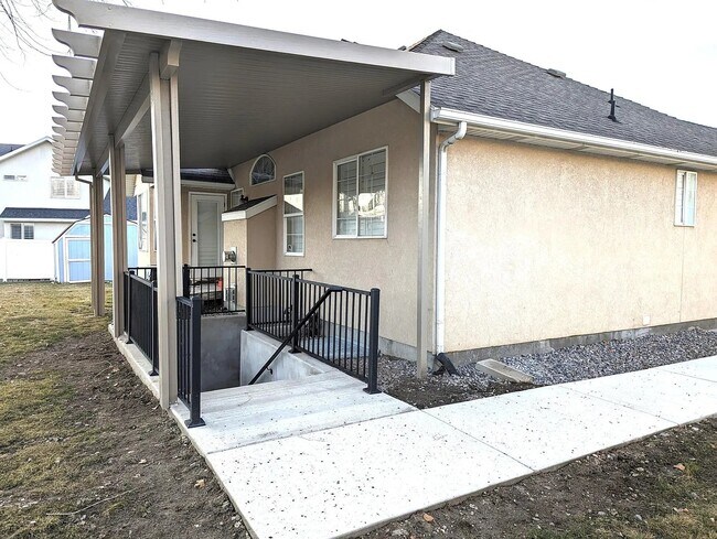 13443 S Bridle Pk Cv Unit Newly Remodeled Bsmt