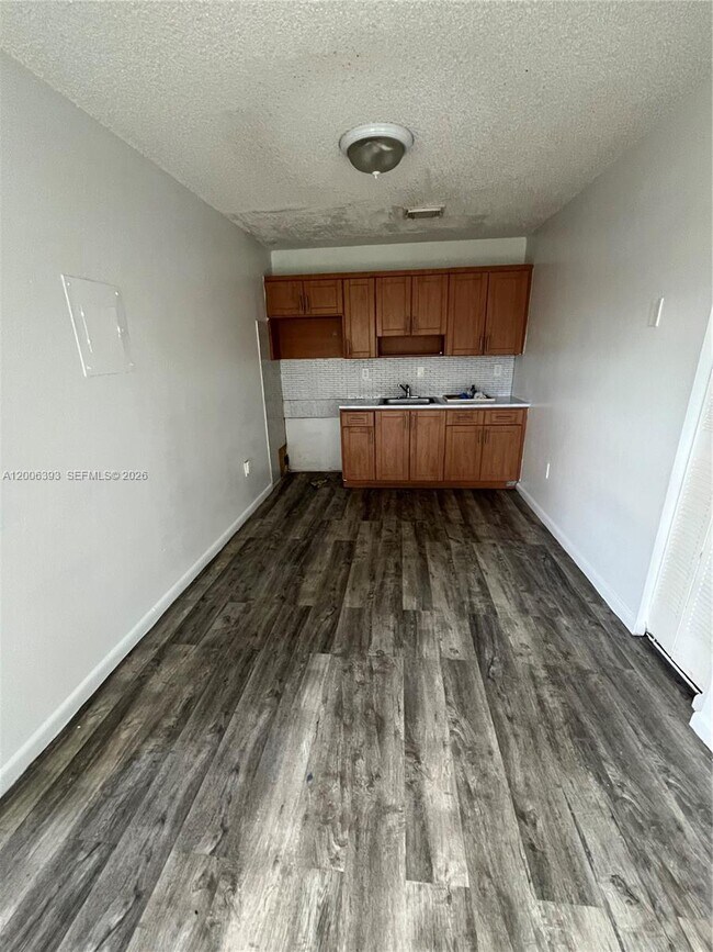 Photo - 334 E 21st St Unit 3