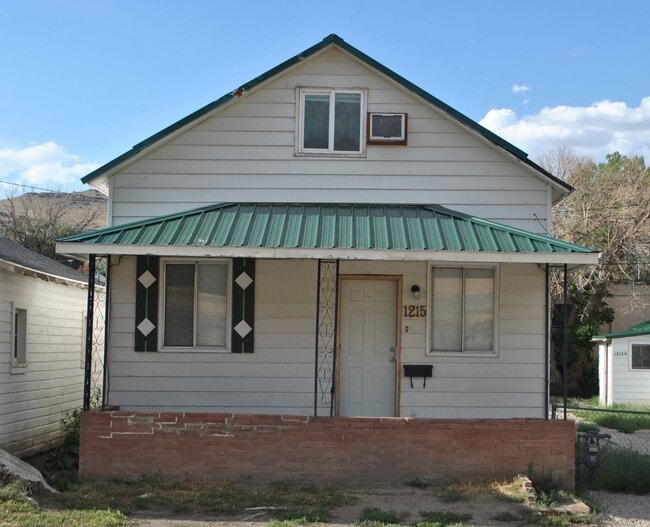 Building Photo - 1215 W Pine St Rental