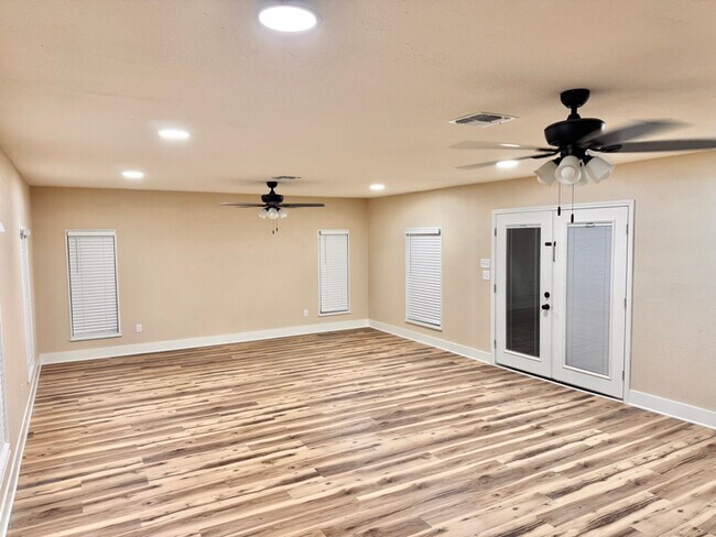 Photo - 11012 Sunny Dr