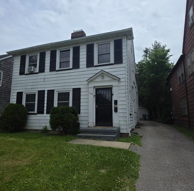 Building Photo - 17014 Kenyon Rd Unit Down
