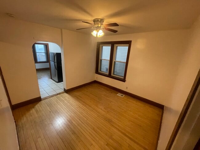 Building Photo - 4829 S Tripp Ave Unit 1R