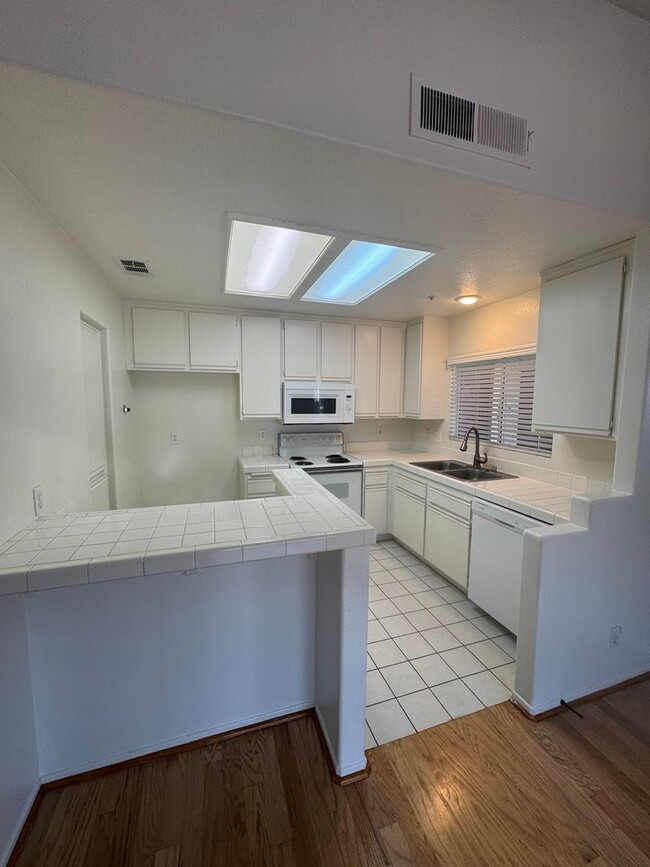 Building Photo - 1 Bedroom 1 Bathroom Available in Sierra V... Unit 2505 Rental