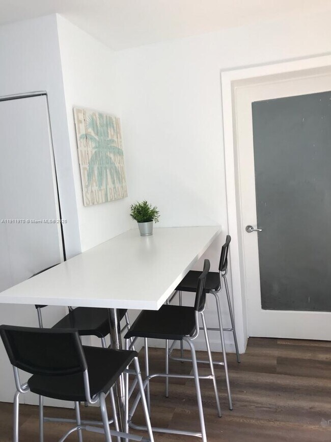 Photo - 719 Meridian Ave Unidad 3