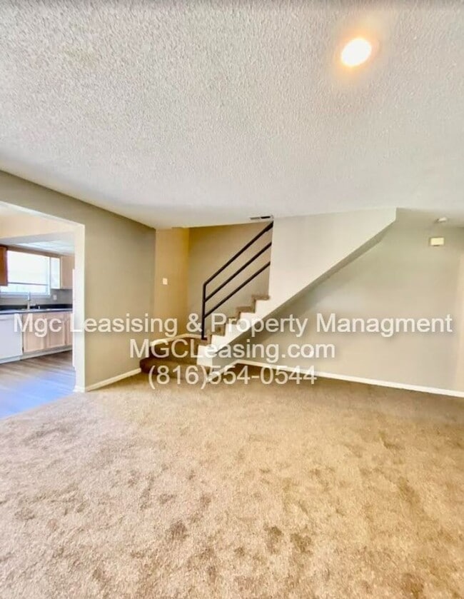 Photo - 1012 NE Whispering Winds Ct