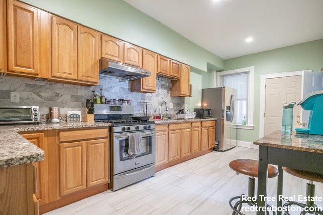 Building Photo - 872 Huntington Ave Unit 1