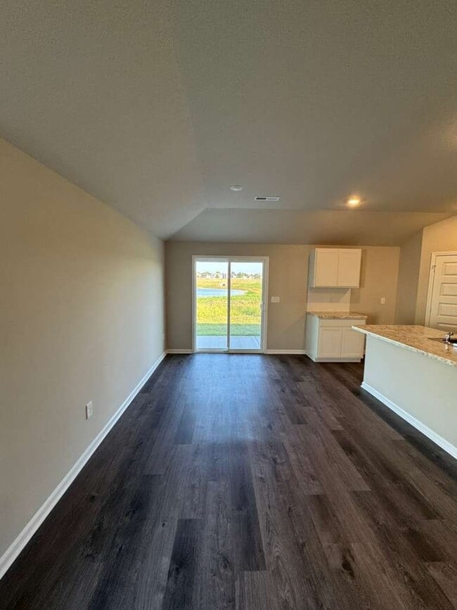 Photo - 613 W Bluebird St