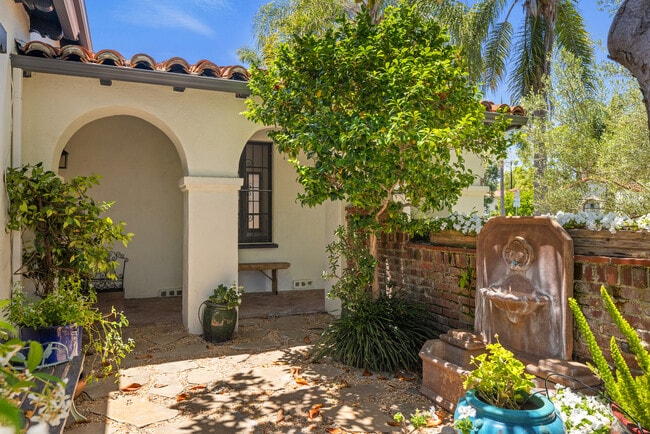Building Photo - 1116 S La Jolla Ave Rental