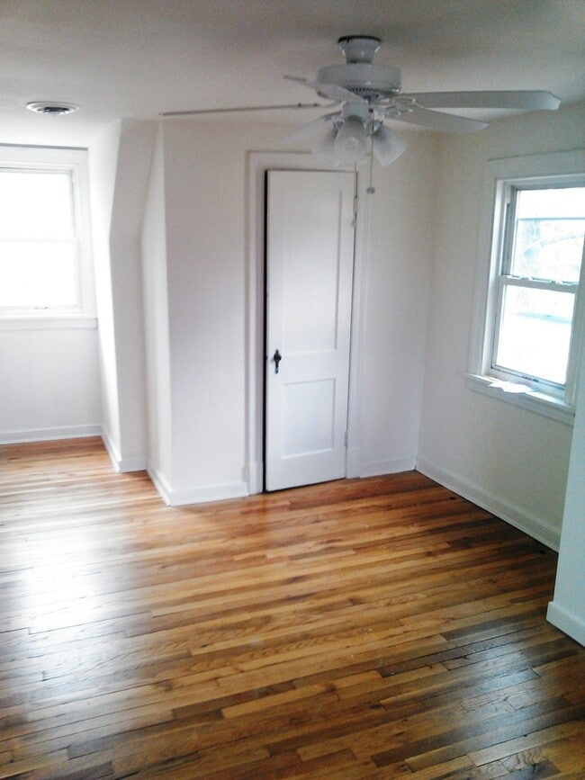 Photo - 3 BR / 1.5 BA Cute Cape Cod with a garage for Rent in Lakeside!