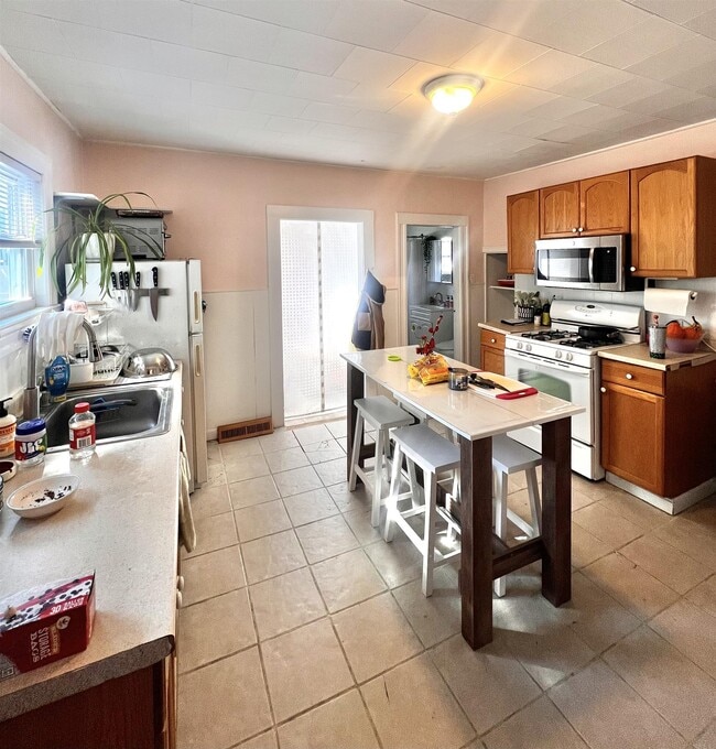 Photo - 282 Lowell St Unit 1