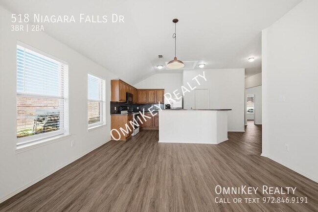 Photo - 518 Niagara Falls Dr