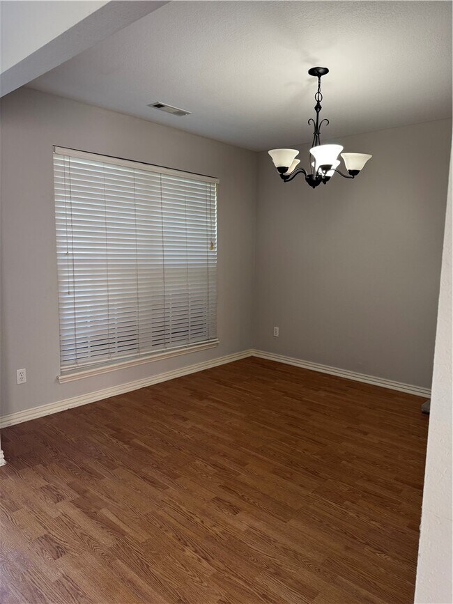 Building Photo - 2402 N Stonecrest Dr