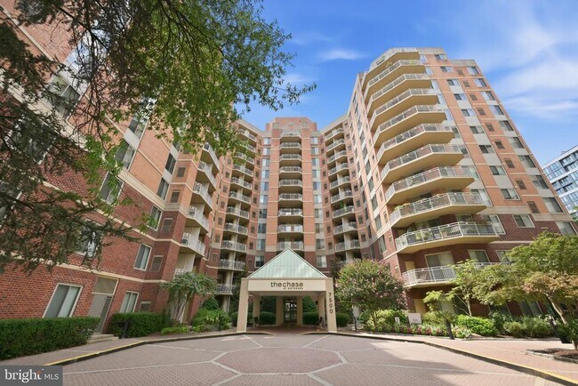 Building Photo - 7500 Woodmont Ave Unit S1019
