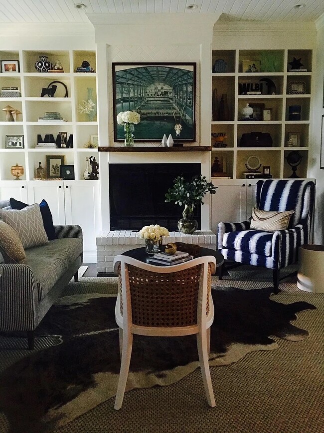 Living Room with fireplace - 1830 Thames St Unit 28