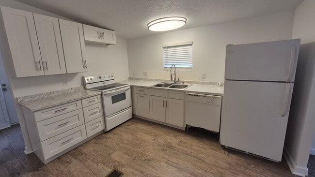 Photo - 1-311 Park Ave