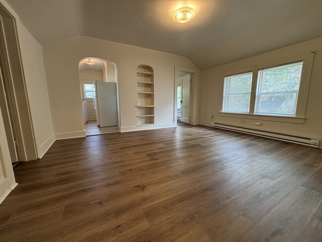 Living Room - 644 Galloway St Unit 3