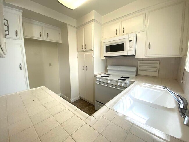 Photo - 615 E Providencia Ave