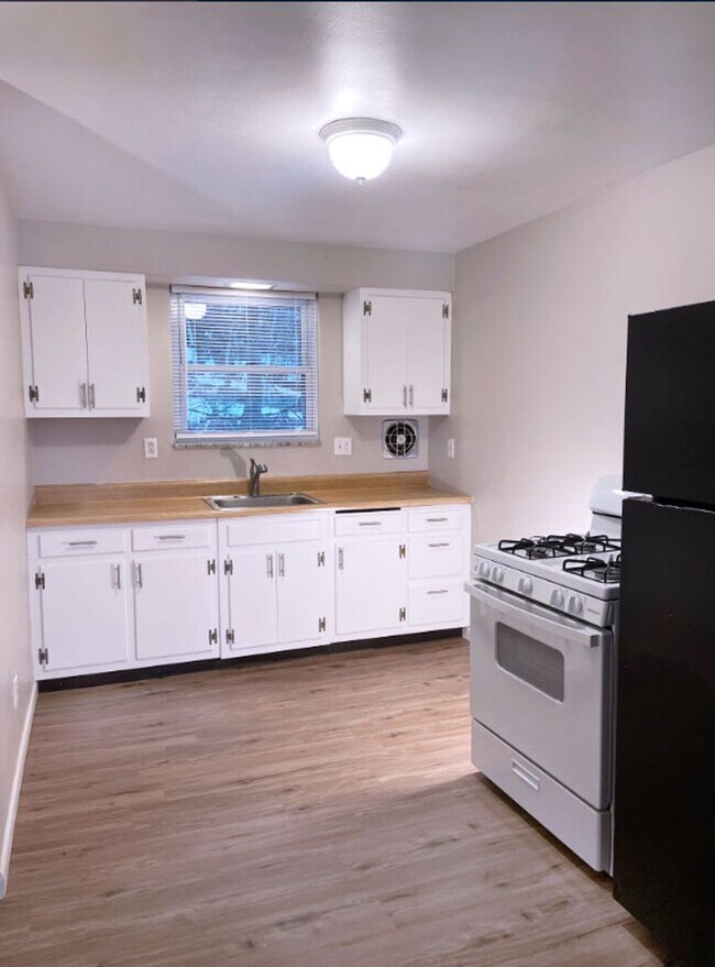 Photo - 2 Bedroom Apartment with Garage in McCandless! Unit 2nd Floor