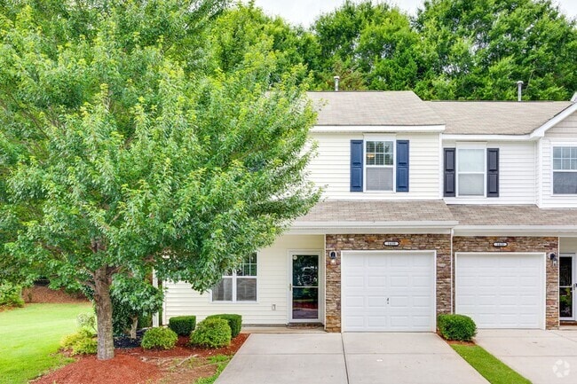 Building Photo - Beautifully maintained 3-bedroom, 3 bath e... Rental