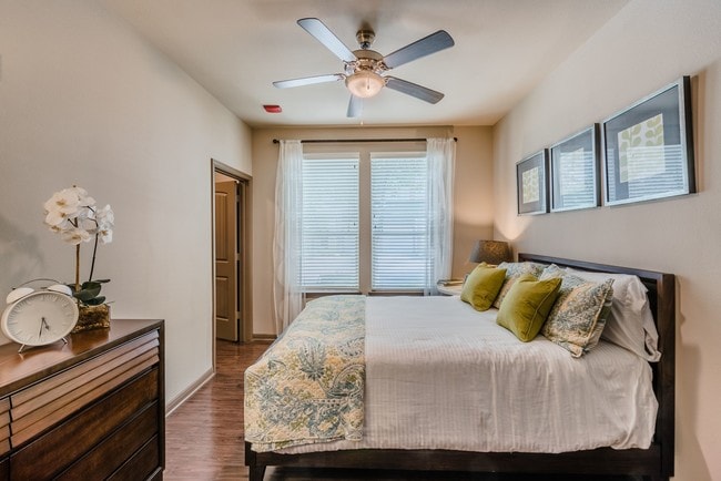 Lakewood Flats Apartments