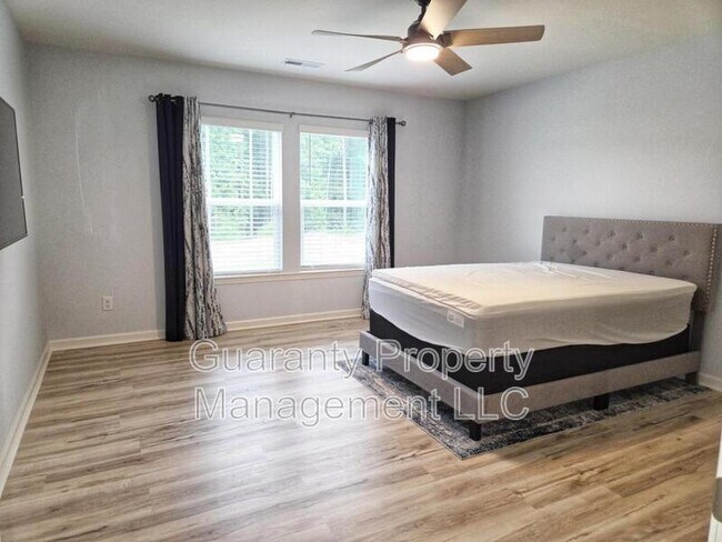 Photo - 330 John Stark Dr