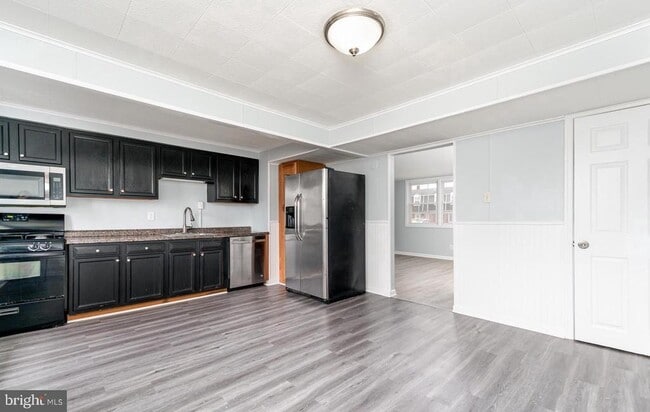 Photo - 2020 Dineen Dr