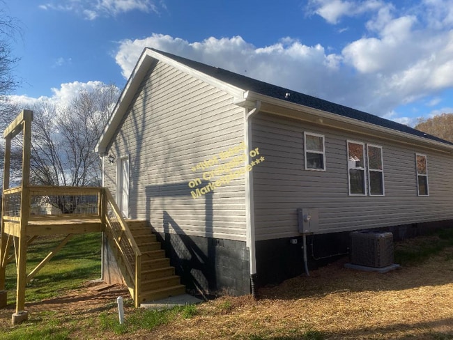 Photo - 245 Thompson St