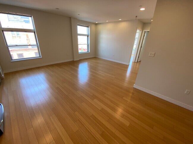 Building Photo - 591 Albany St Rental