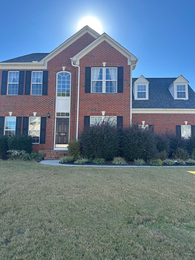 Building Photo - Prime Location, Five Forks! Lease only