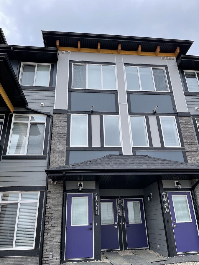 Photo - 19611-19645 45 St SE