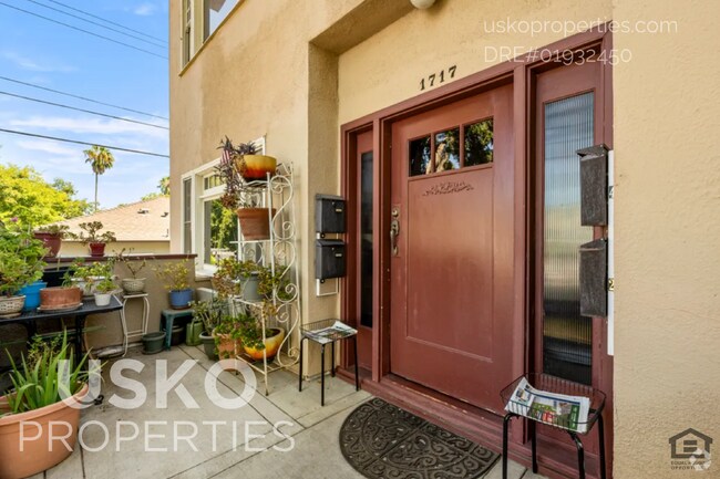 Building Photo - "Charming 1-Bedroom Haven with 800 Sq. Ft.... Unit 2 Rental