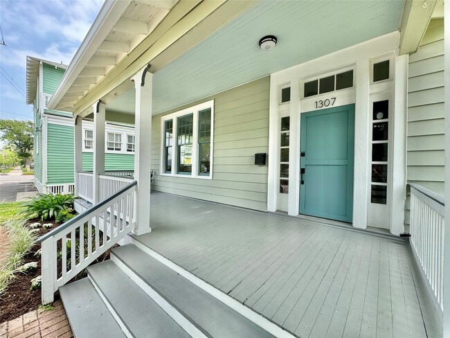 Photo - 1307 Avenue H