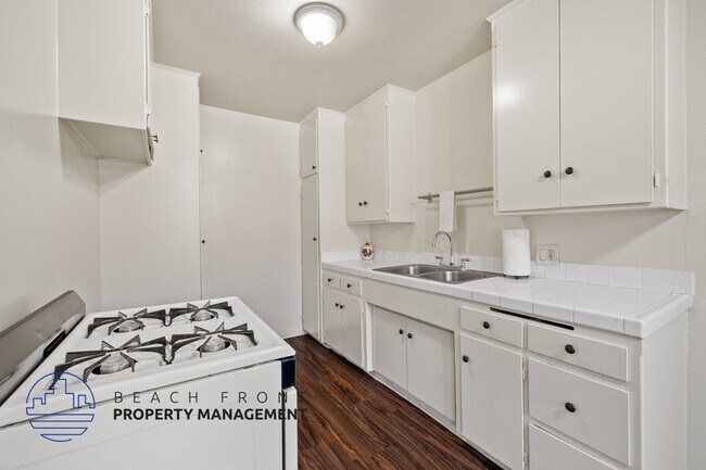 Photo - 621-625 Hyde Park Blvd.