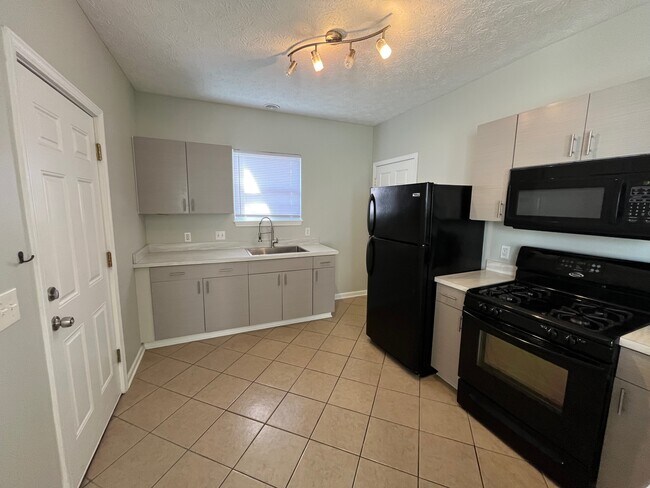 Photo - 2166 W 34th Pl Unidad Down